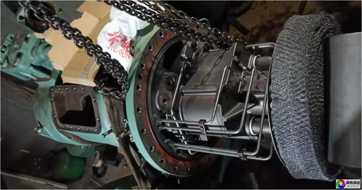 河南鄭州東區中央空調機組比澤爾壓縮機(CSH951-210)維修